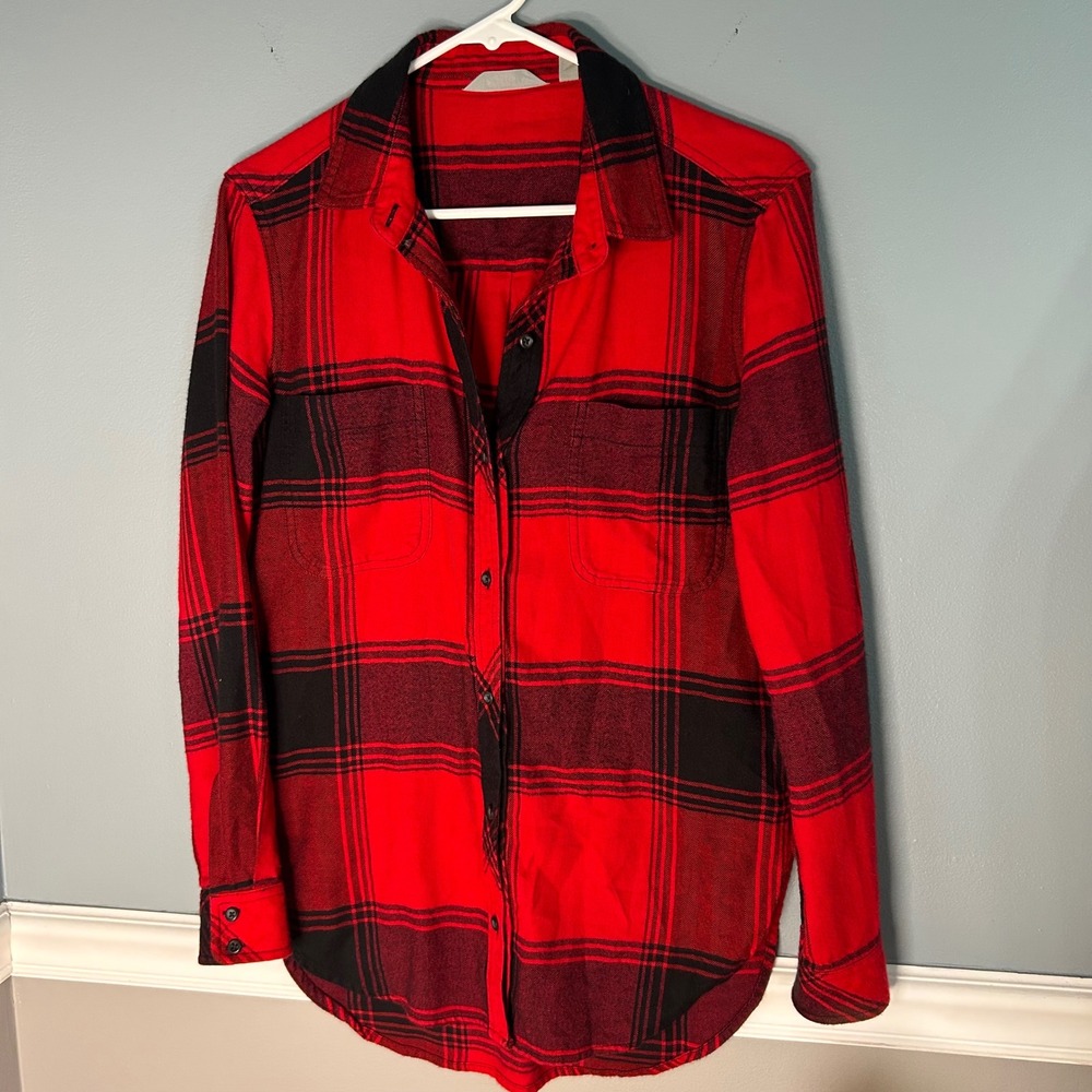 Athleta Womens XS Red Black Buffalo Plaid Flannel Button Down Shirt Herringbone
